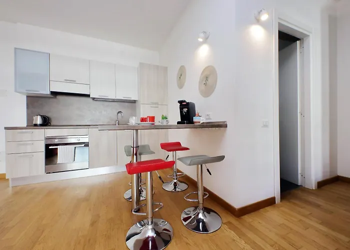 Claudias Flat By Domusdimore דירה *