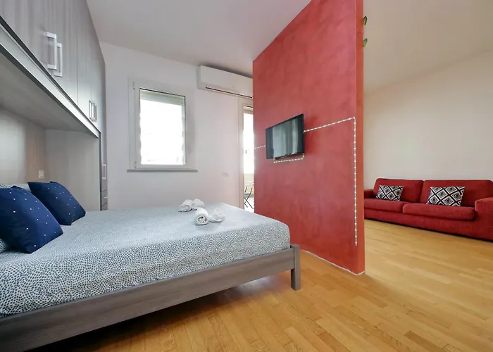 Claudias Flat By Domusdimore דירה *