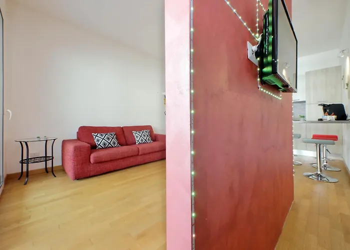 Claudias Flat By Domusdimore דירה *